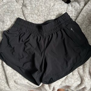 LULULEMON TRACKER SHORT SIZE 10 BLACK
